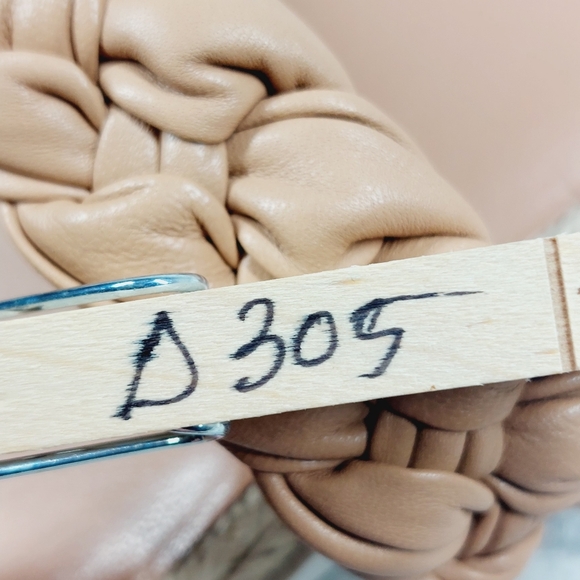 NEW Marc Fisher Jaimee Women's Tan Slip On Flat Summer Sandals D305 - Picture 12 of 12